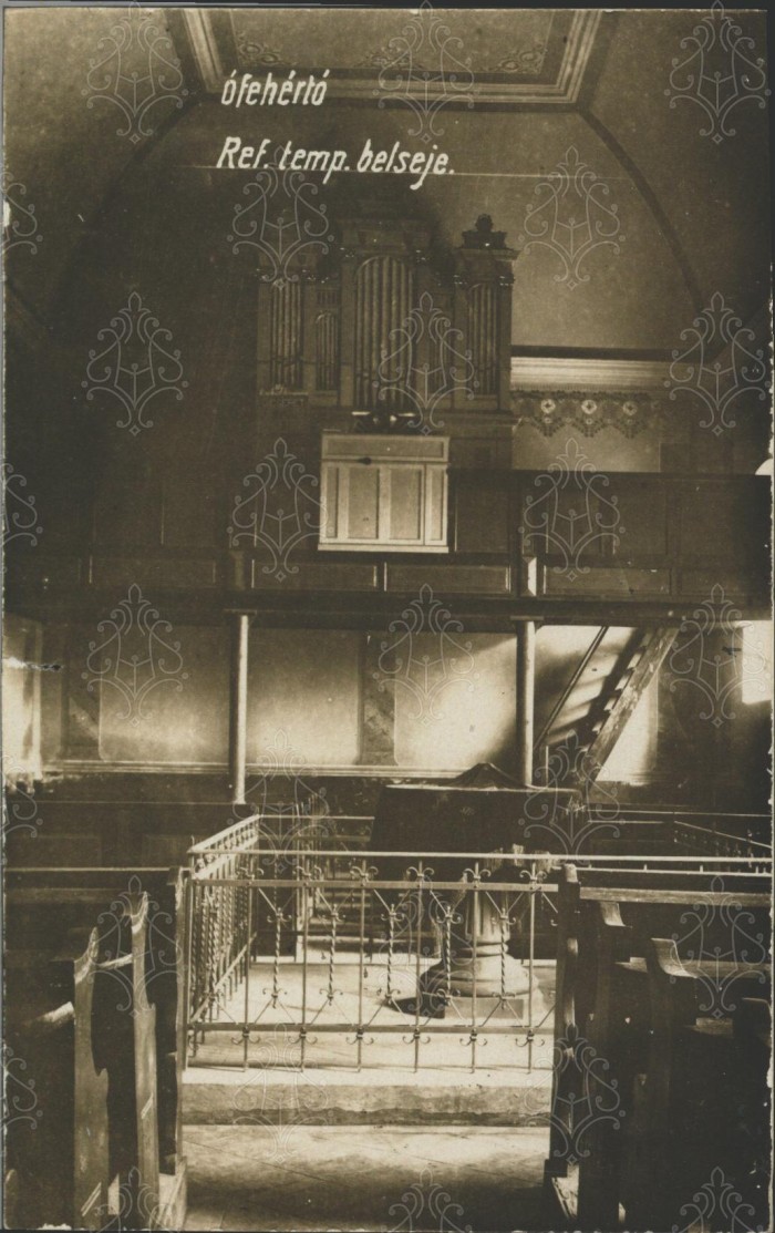 Templombelső: orgona, úrasztala, padok (levelezőlap, 1928)