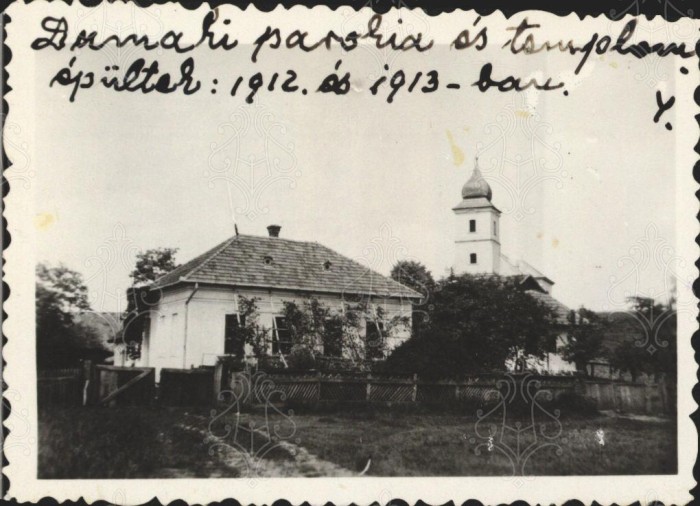 Szószék és úrasztala.