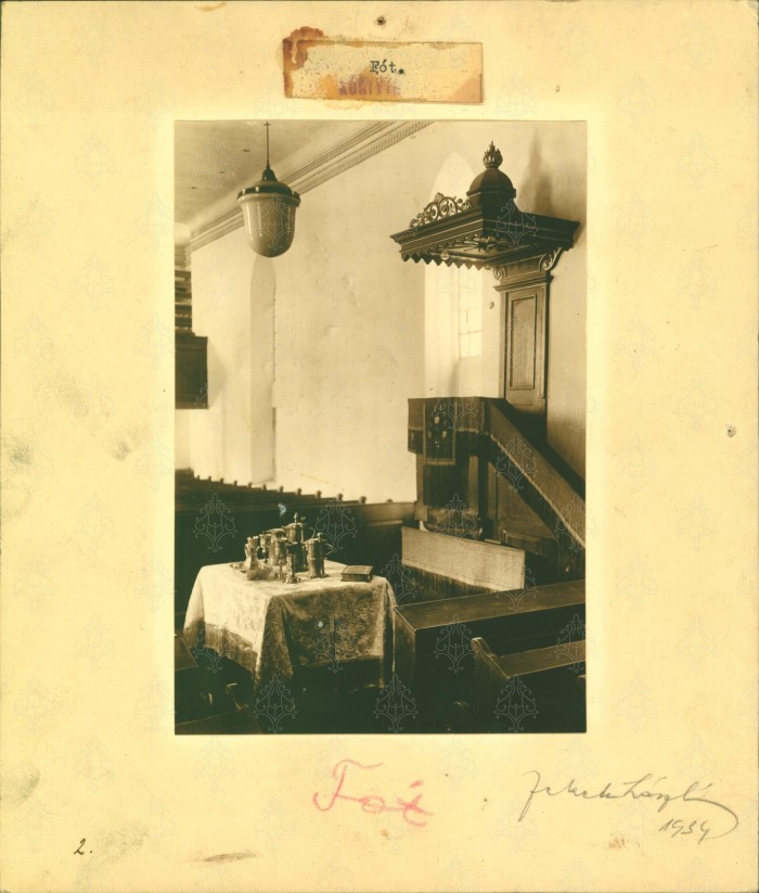 Templombelső: szószék, úrasztala, úrasztali edények. 1934.
