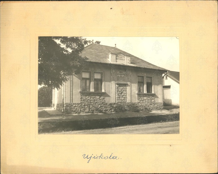Új iskola.