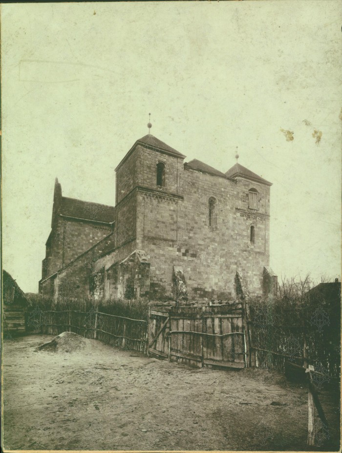 Árpádkori műemlék templom. 1900. (levelezőlap)