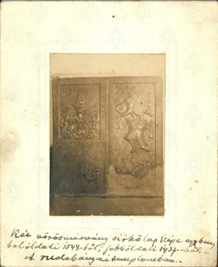 Vörösmárvány sírkövek 1544. és 1437-ből.